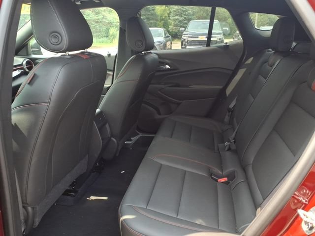 Used 2024 Chevrolet Trax RS w/ Sunroof Package FWD image 9