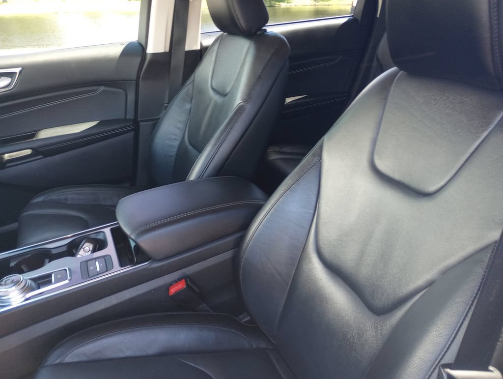 Used 2020 Ford Edge Titanium FWD image 21