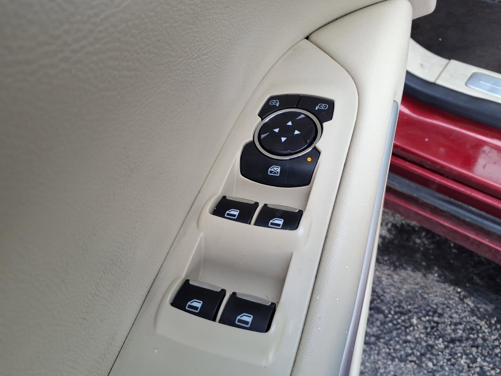 Used 2013 Lincoln MKZ FWD image 15