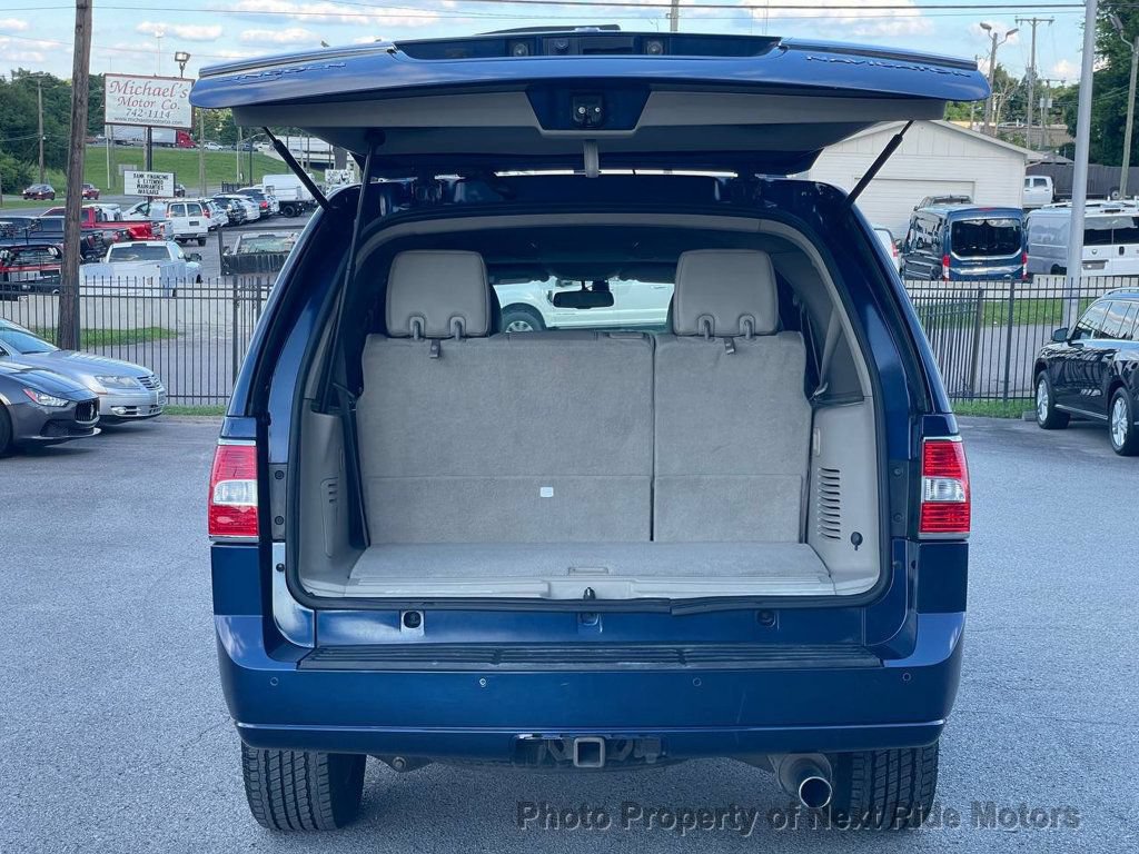 Used 2011 Lincoln Navigator 2WD image 11