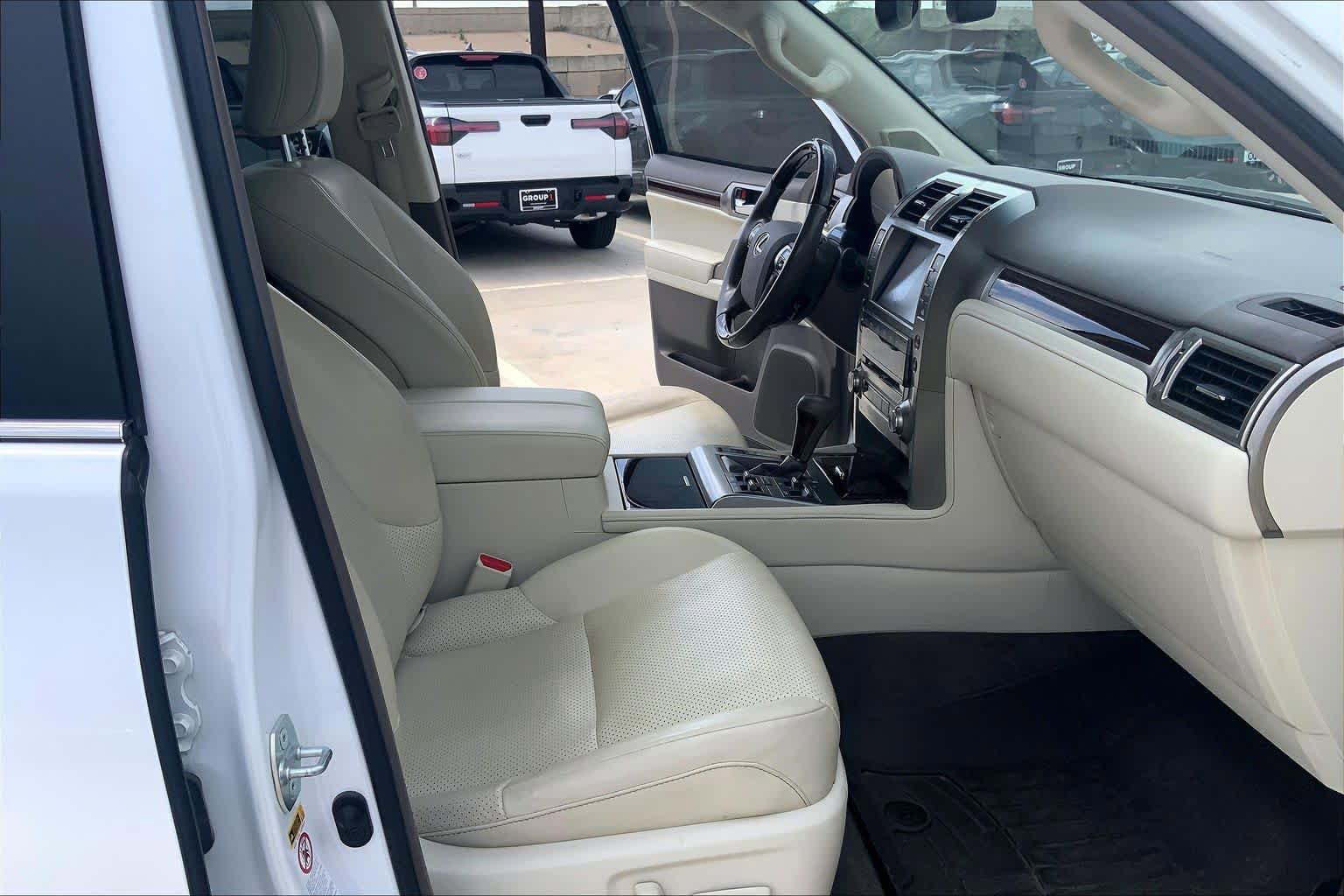 Used 2019 Lexus GX 460 Luxury AWD/4WD image 9