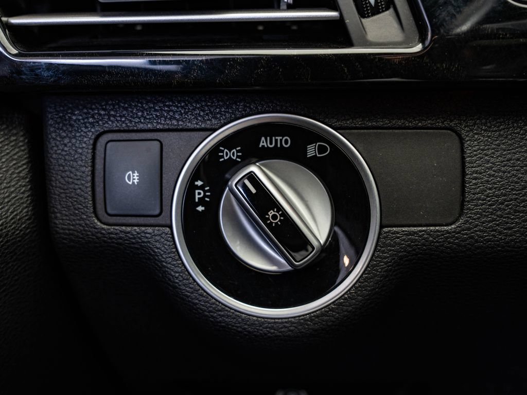 Used 2012 Mercedes-Benz E 350 4MATIC Sedan image 27