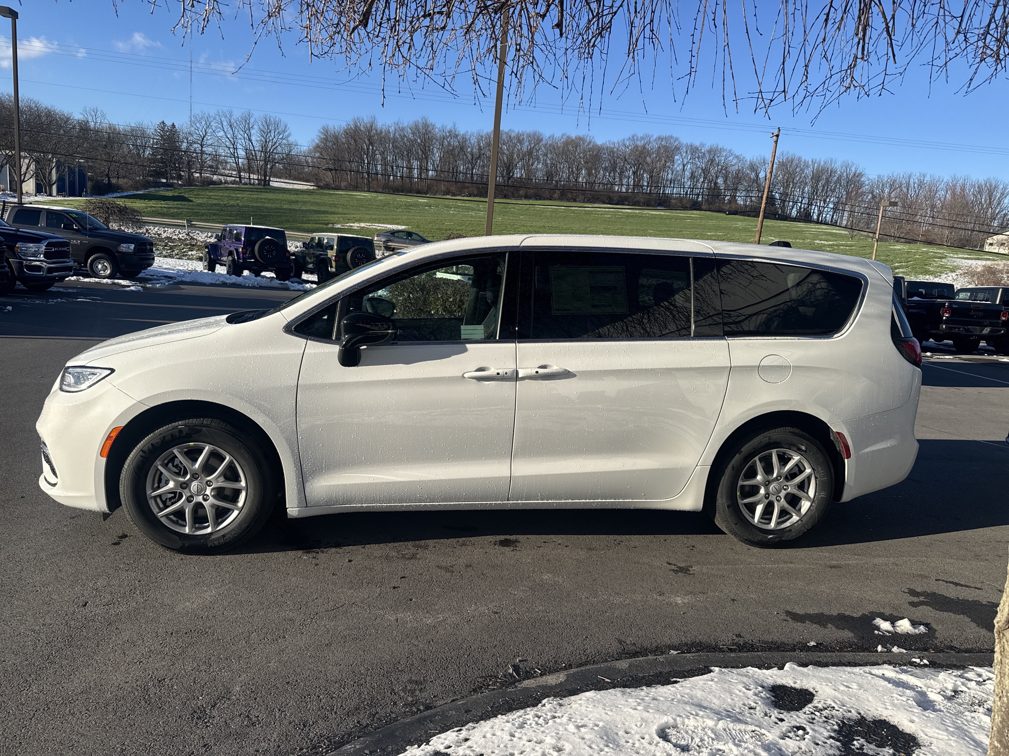 New 2026 Chrysler Pacifica Select FWD image 7
