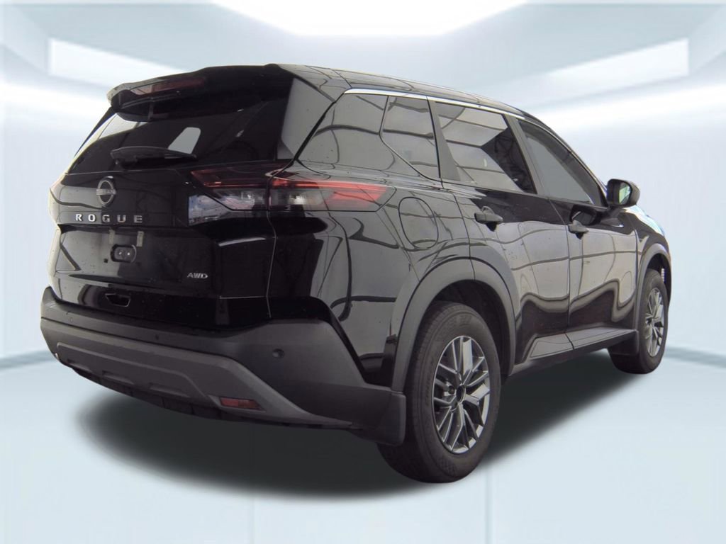 Used 2023 Nissan Rogue S AWD/4WD image 2