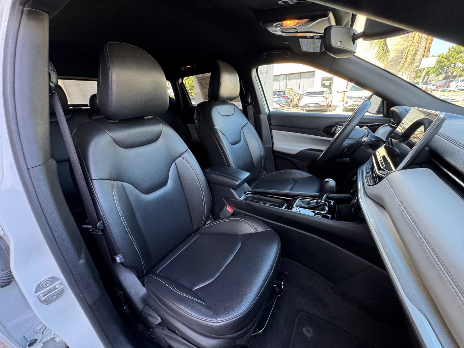 Used 2025 Jeep Compass Limited AWD/4WD image 35