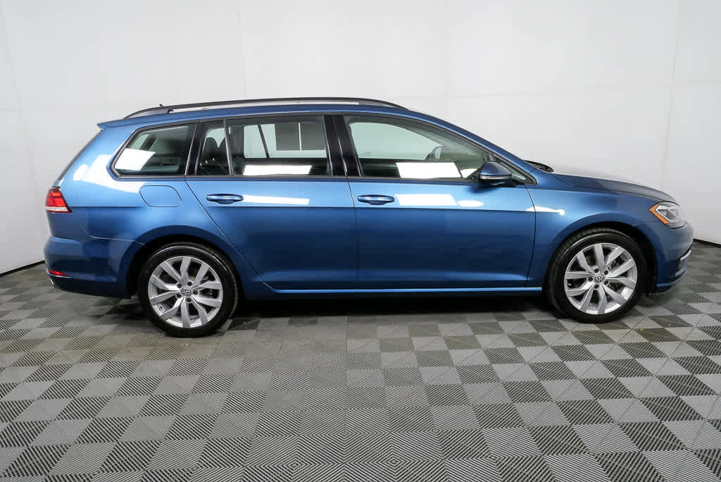 Used 2019 Volkswagen Golf SE image 2