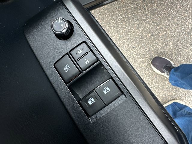 Used 2016 Toyota Tacoma TRD Off-Road w/ Premium & Technology Package image 22