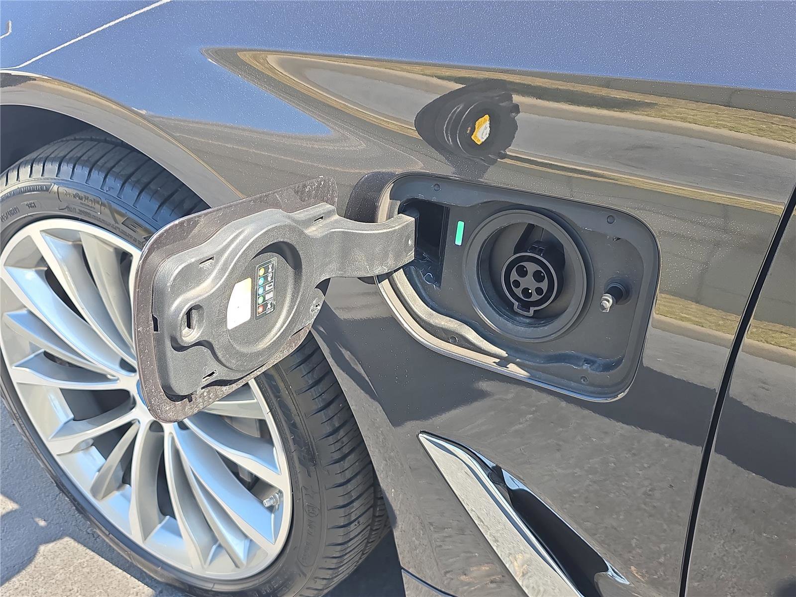 Certified 2023 BMW 530e w/ Premium Package image 8