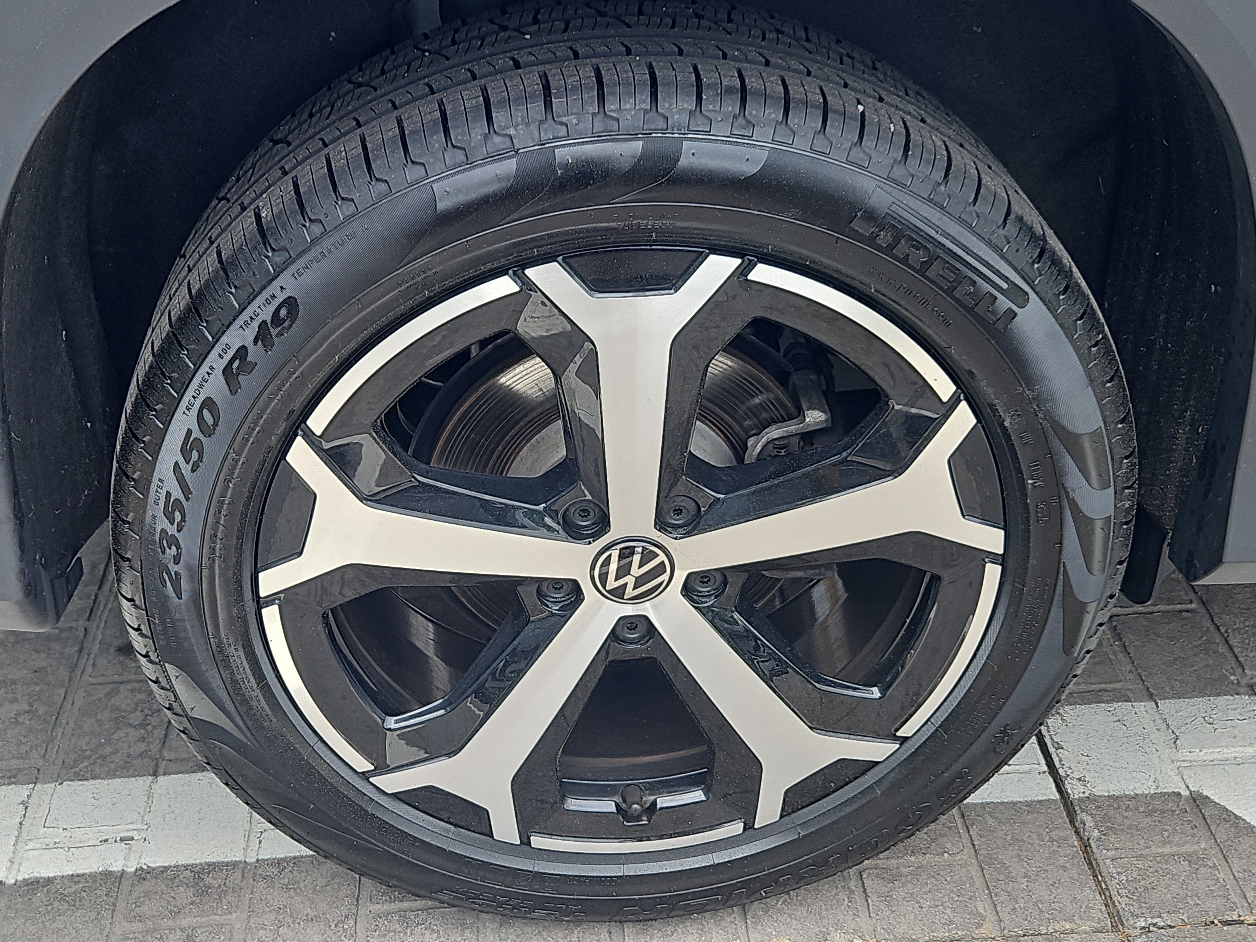 Used 2026 Volkswagen Tiguan SE AWD/4WD image 28