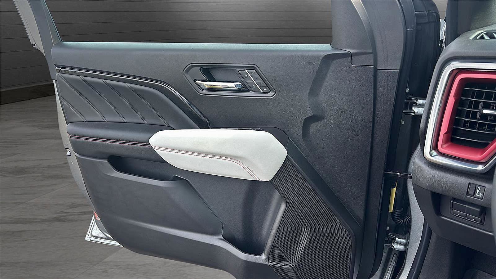 New 2025 GMC Canyon AT4 w/ AT4X Package image 22