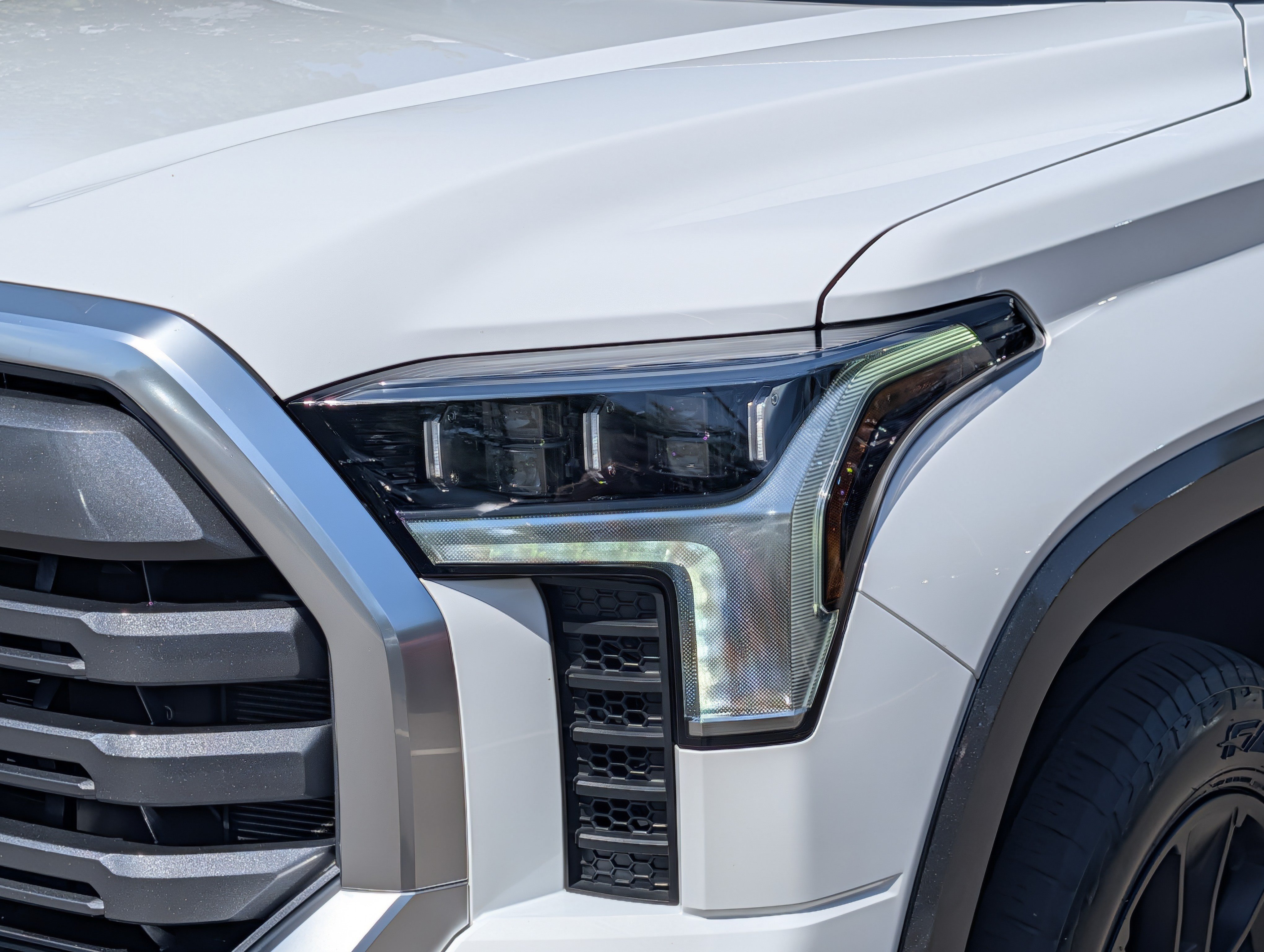 Used 2024 Toyota Tundra Limited AWD/4WD image 16