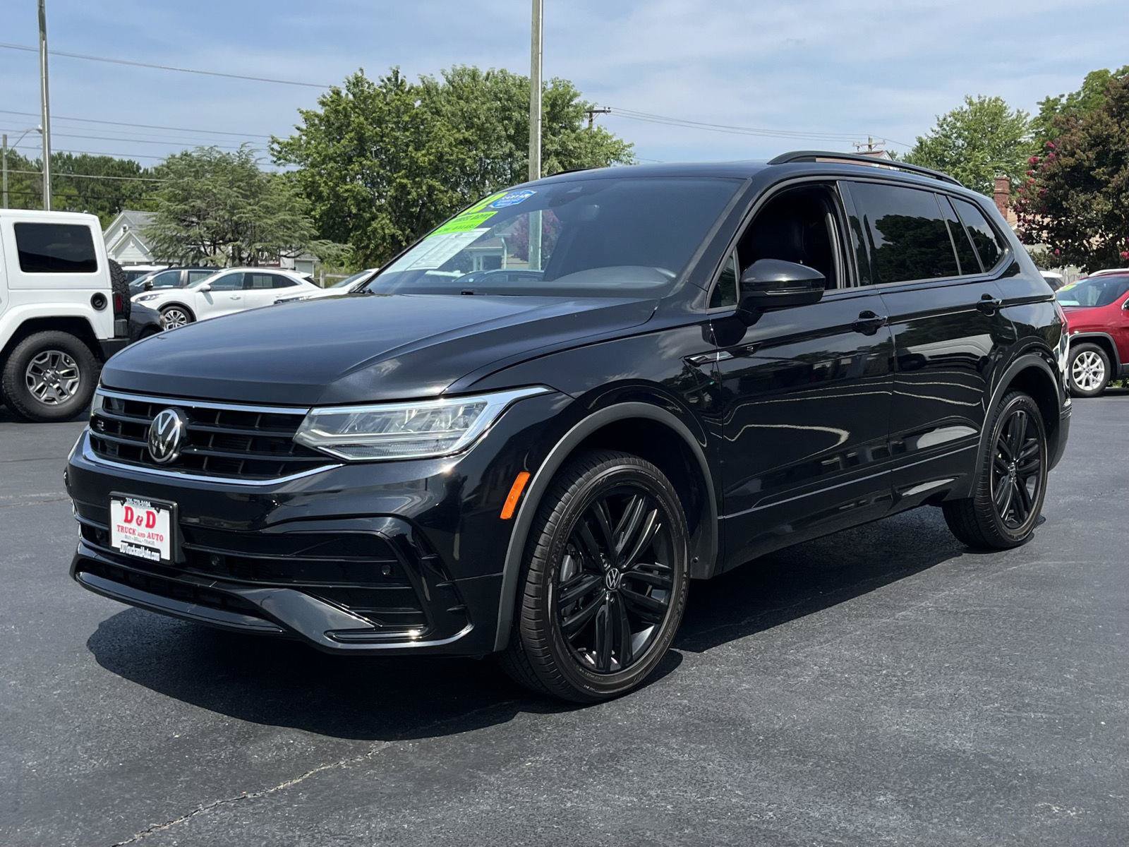 Used 2022 Volkswagen Tiguan SE R-Line AWD/4WD image 4