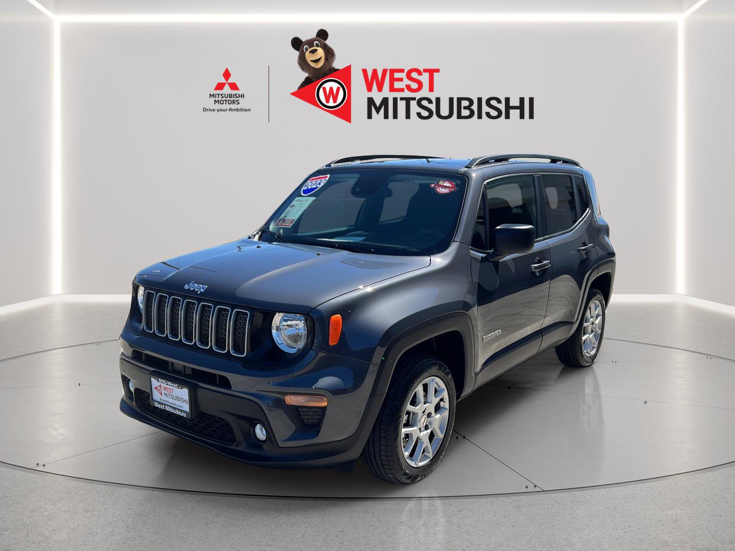 Used 2023 Jeep Renegade Latitude w/ Sun & Fun Group AWD/4WD image 1