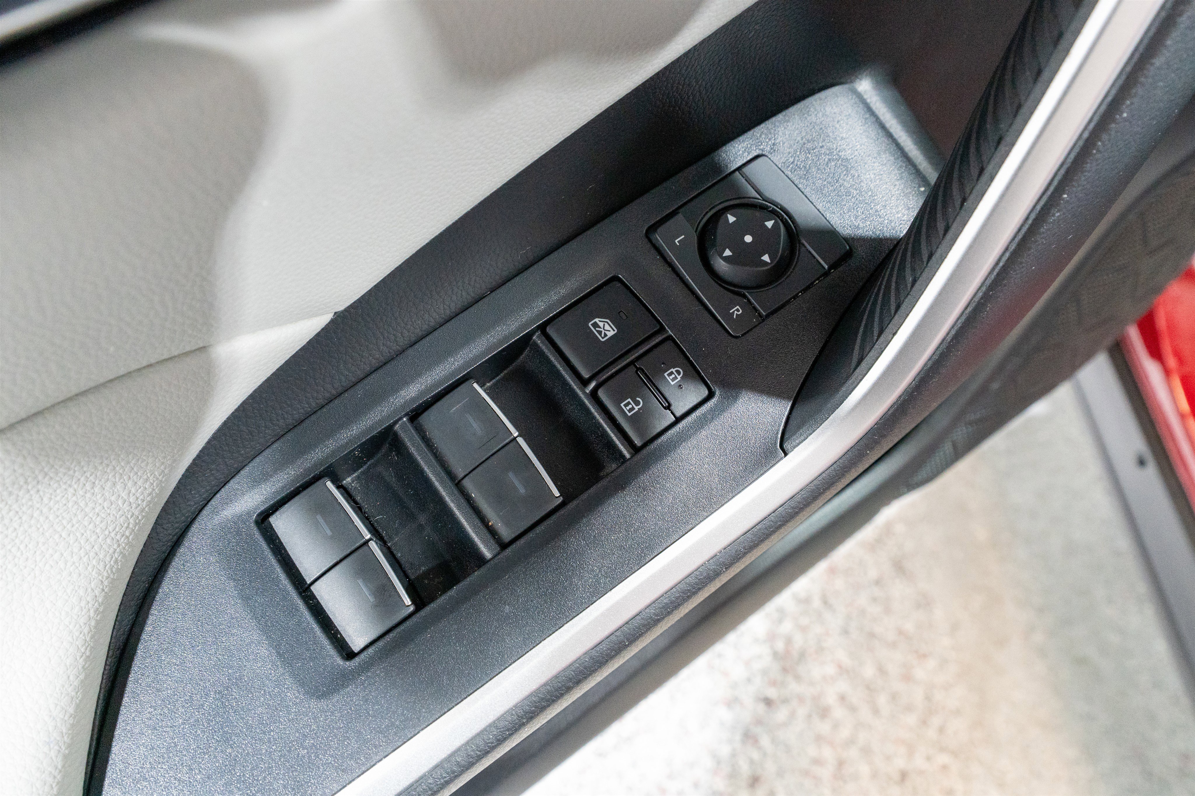 Used 2022 Toyota RAV4 XLE w/ Convenience Package image 14