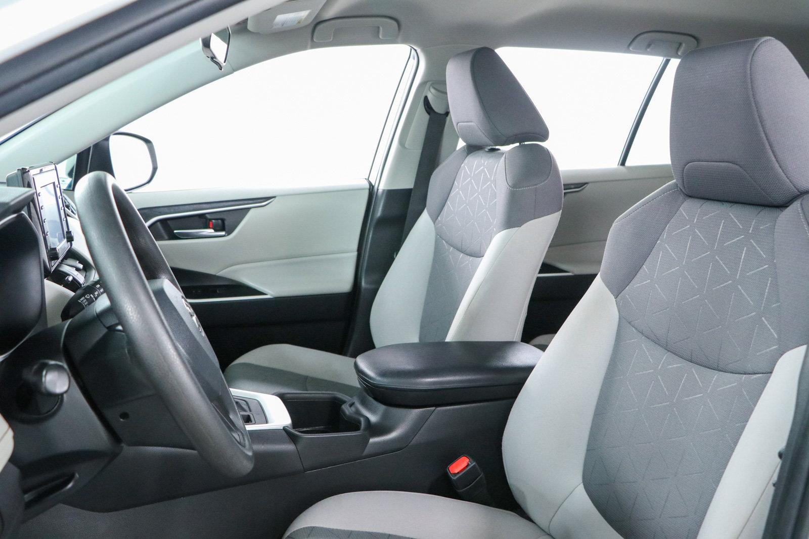 Used 2022 Toyota RAV4 XLE FWD image 23