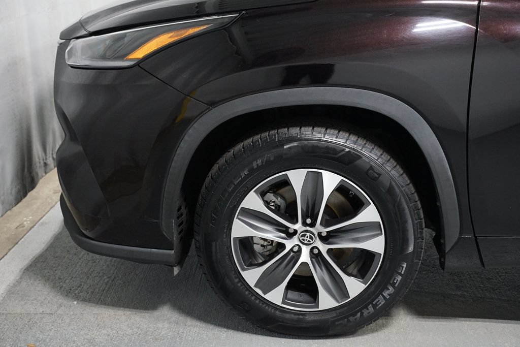Certified 2021 Toyota Highlander XLE FWD image 5