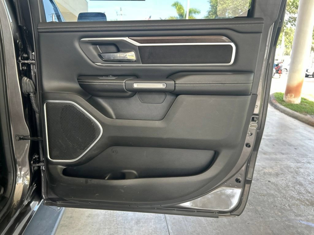 Used 2022 RAM 1500 Laramie AWD/4WD image 35