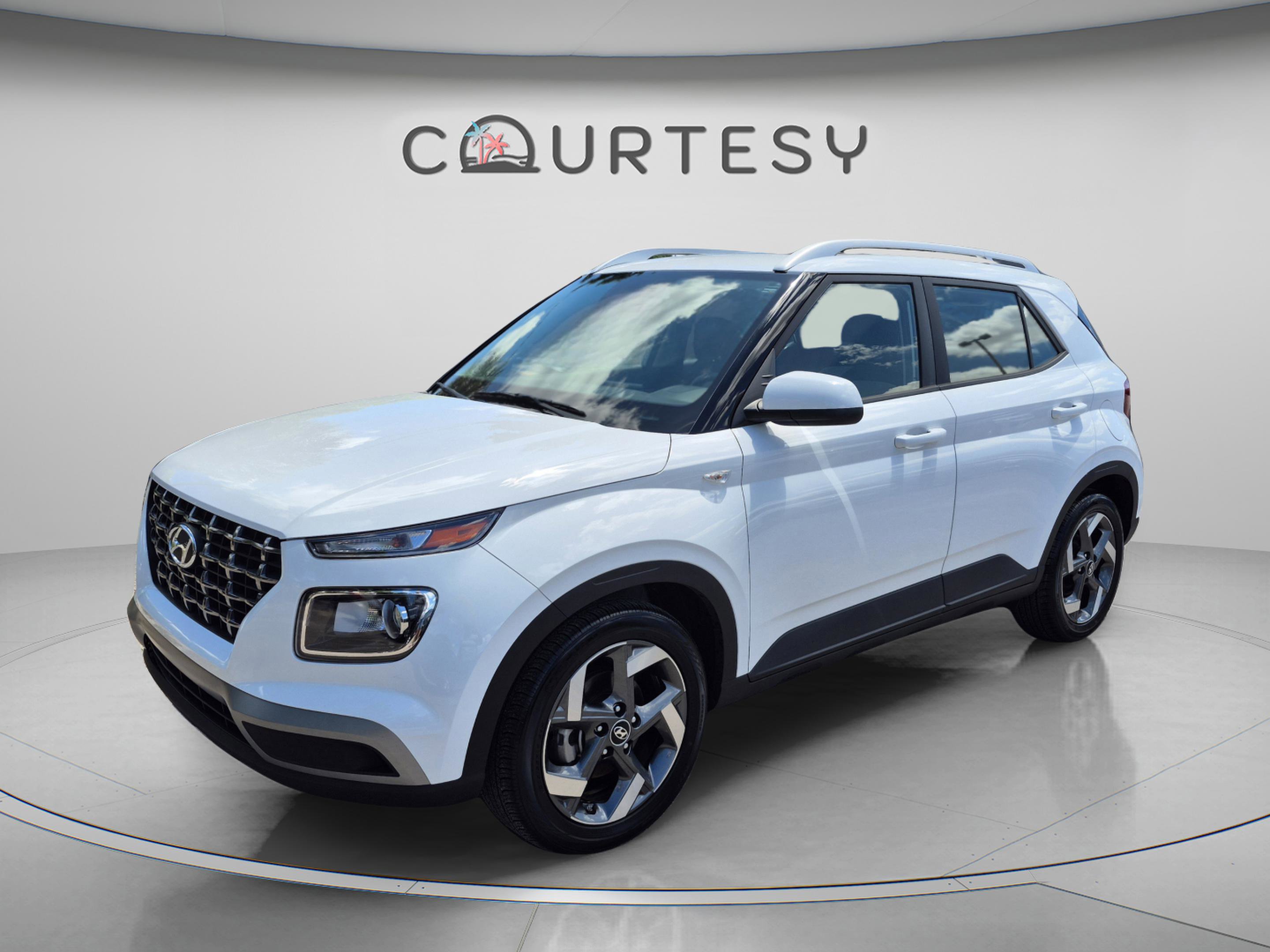 Used 2023 Hyundai Venue SEL FWD image 1