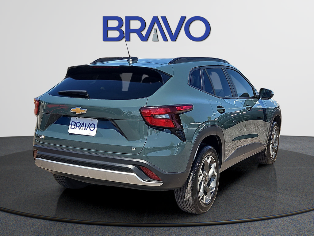 Used 2026 Chevrolet Trax LT FWD image 4