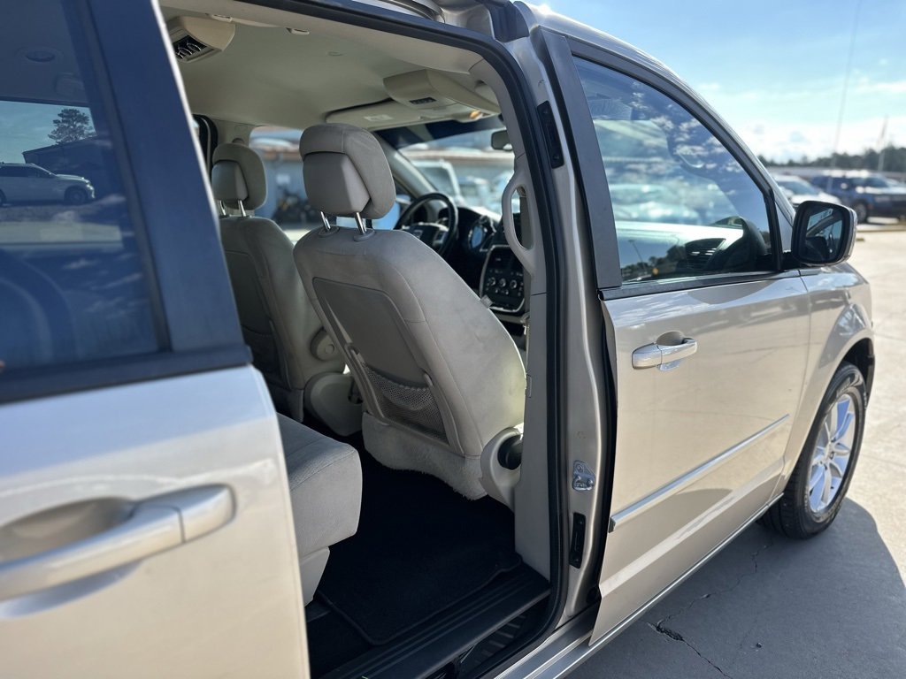 Used 2014 Dodge Grand Caravan SXT w/ UConnect Hands-Free Group image 10