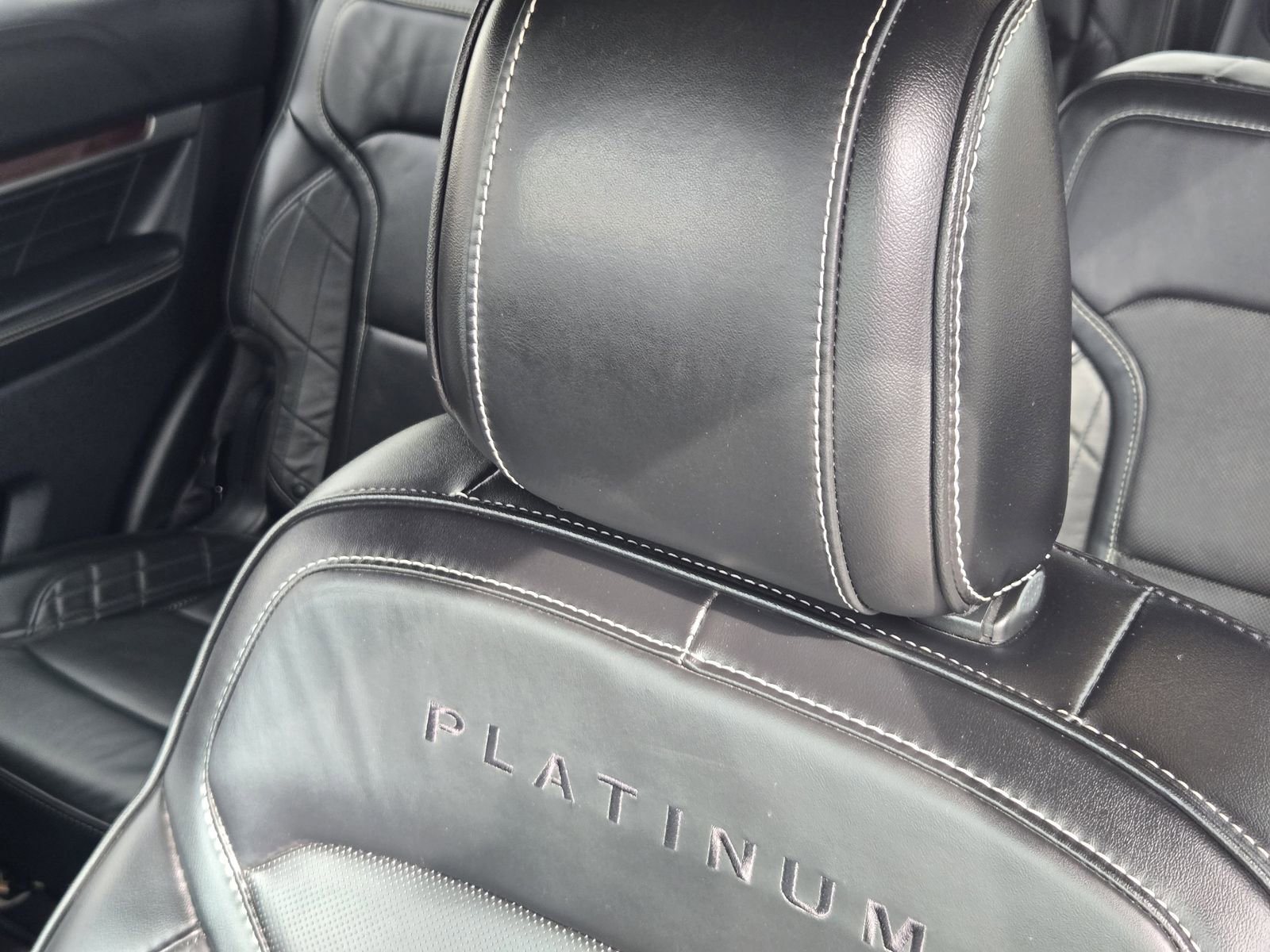 Used 2019 Ford Explorer Platinum AWD/4WD image 17