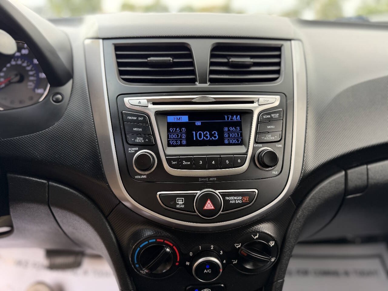 Used 2016 Hyundai Accent SE FWD image 12