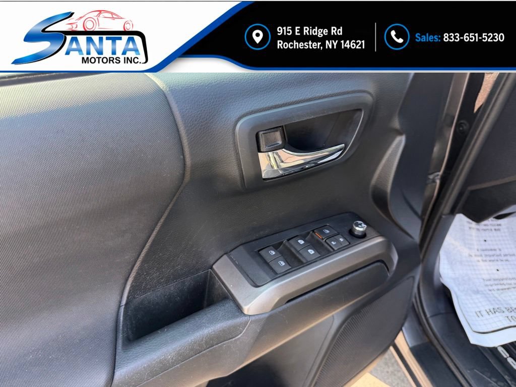 Used 2018 Toyota Tacoma TRD Sport AWD/4WD image 10