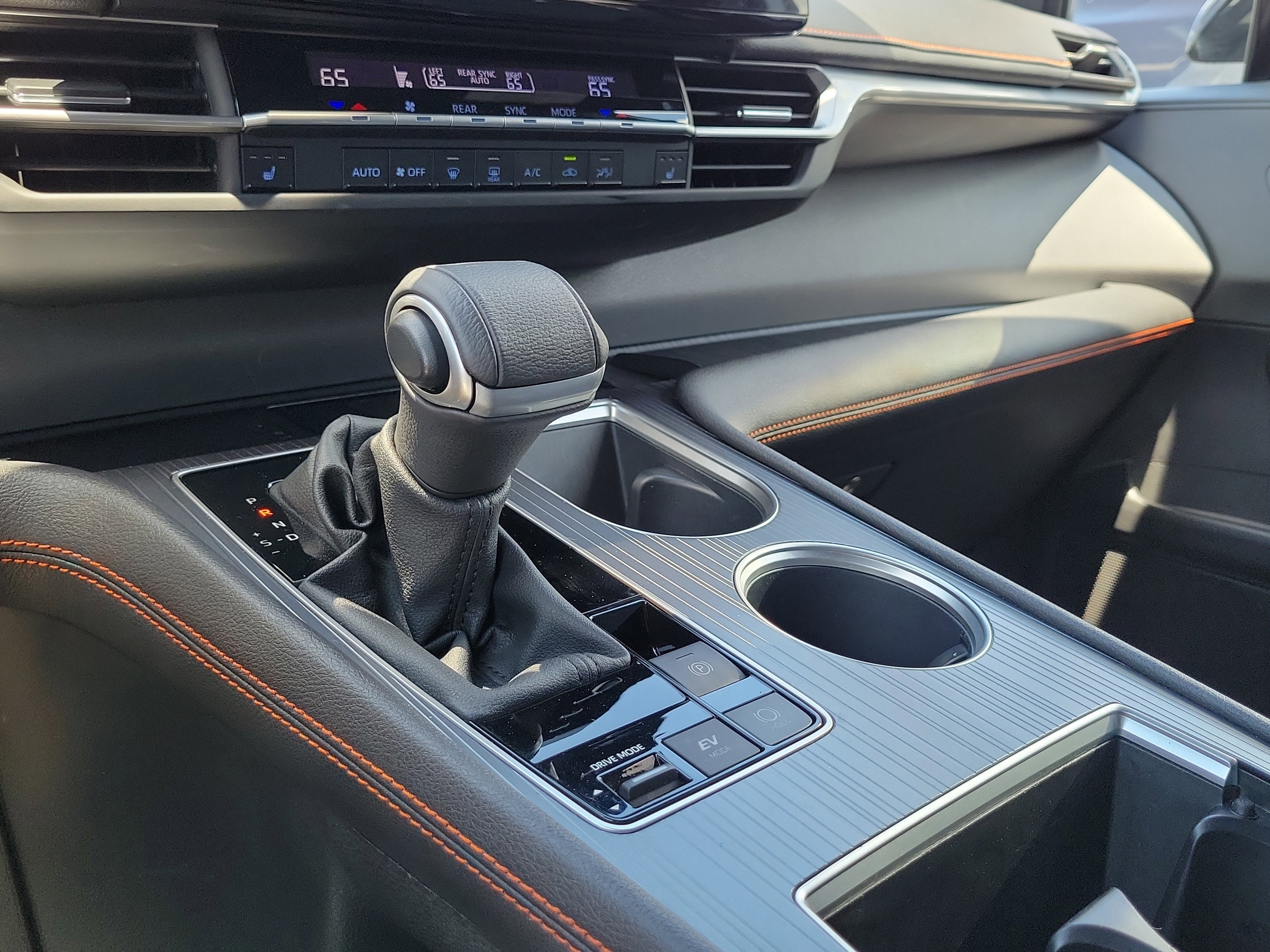 Used 2024 Toyota Sienna XSE w/ XSE Plus Package AWD/4WD image 27