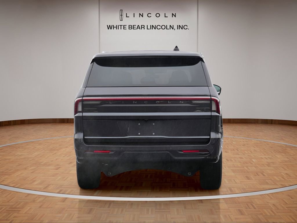 Used 2025 Lincoln Navigator Reserve image 6