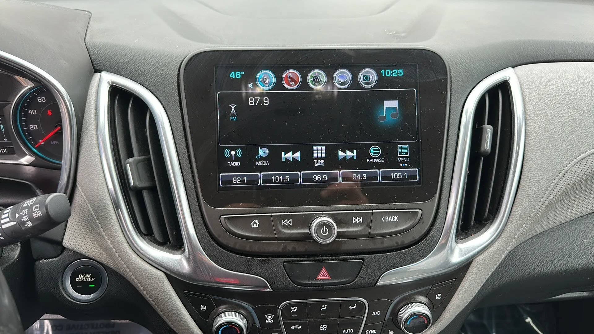 Used 2018 Chevrolet Equinox Premier FWD image 35