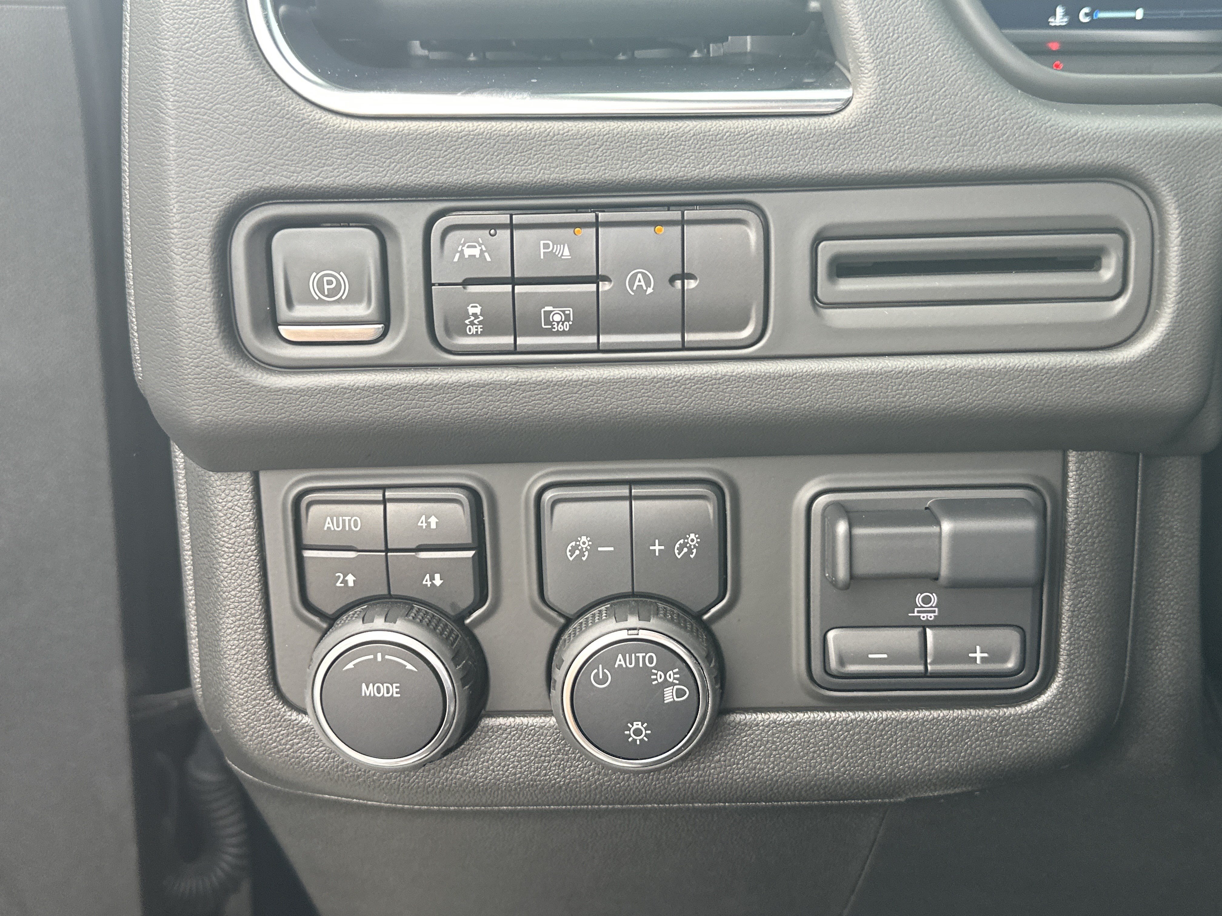 Used 2024 Chevrolet Tahoe LT w/ LT Signature Package AWD/4WD image 23