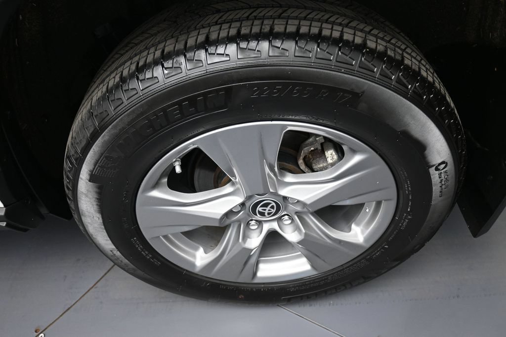 Certified 2024 Toyota RAV4 LE AWD/4WD image 15