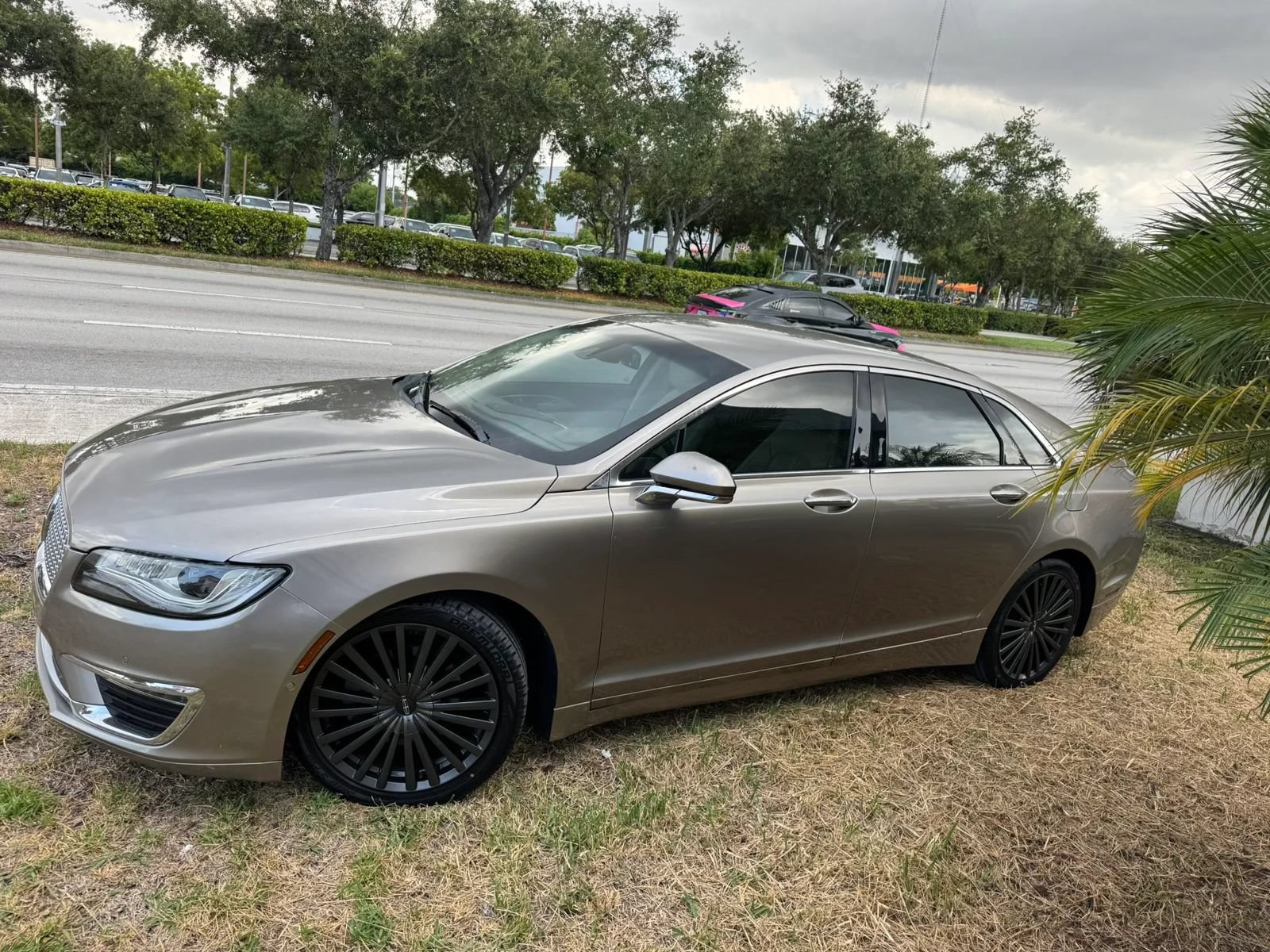Used 2018 Lincoln MKZ Reserve w/ Technology Package FWD image 5