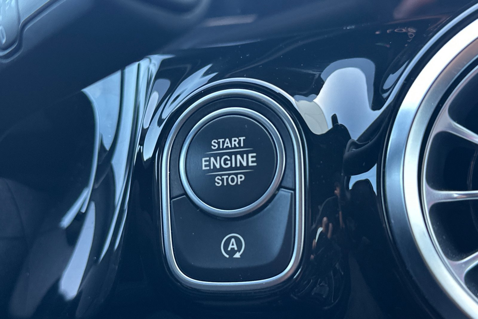Certified 2022 Mercedes-Benz GLA 250 4MATIC w/ Premium Package Lite image 22