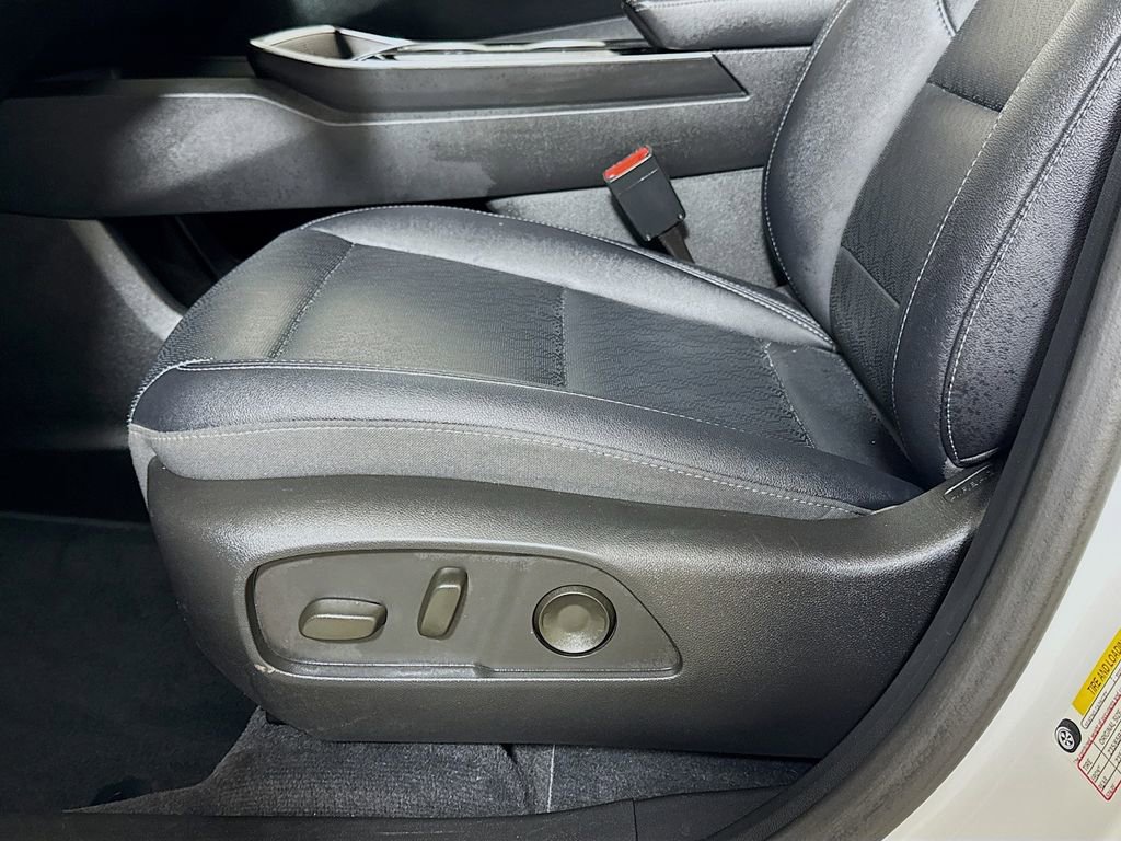 Certified 2025 Chevrolet Equinox LT w/ Convenience Package II FWD image 17