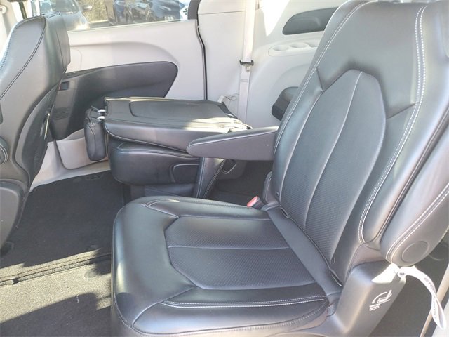Used 2024 Chrysler Pacifica Touring-L image 25