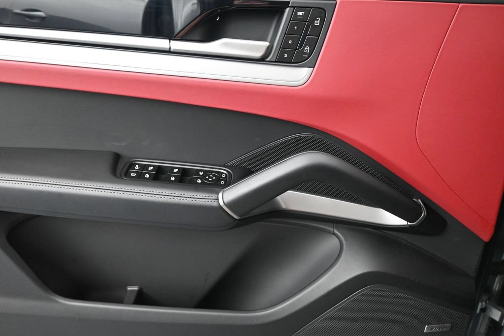 Certified 2025 Porsche Cayenne E-Hybrid AWD/4WD image 11
