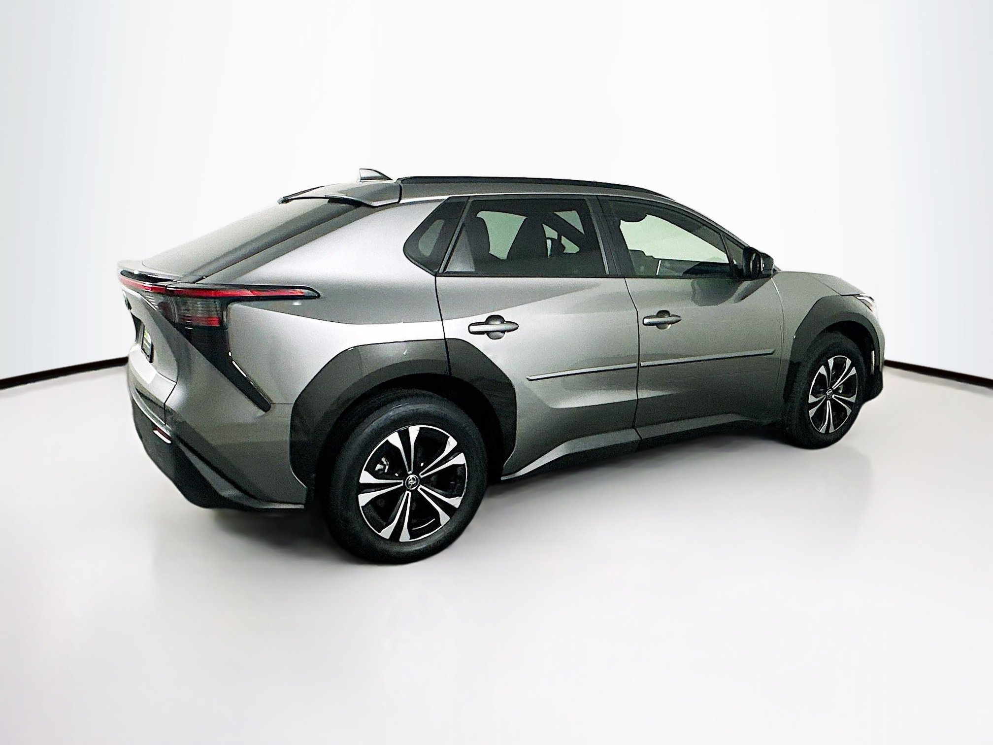 Used 2023 Toyota bZ4X XLE w/ Weather Package FWD image 10