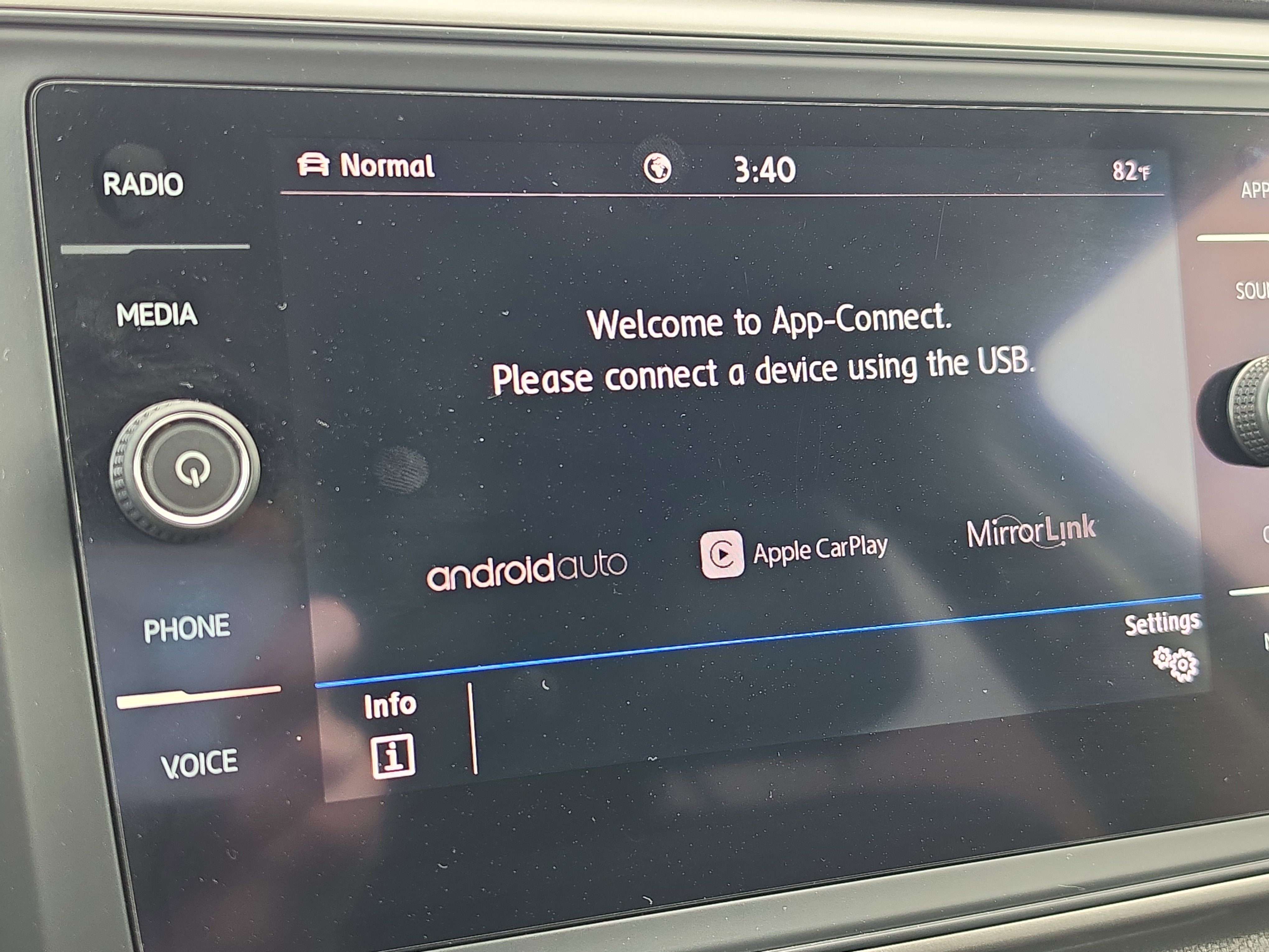 Used 2021 Volkswagen Atlas SE image 18