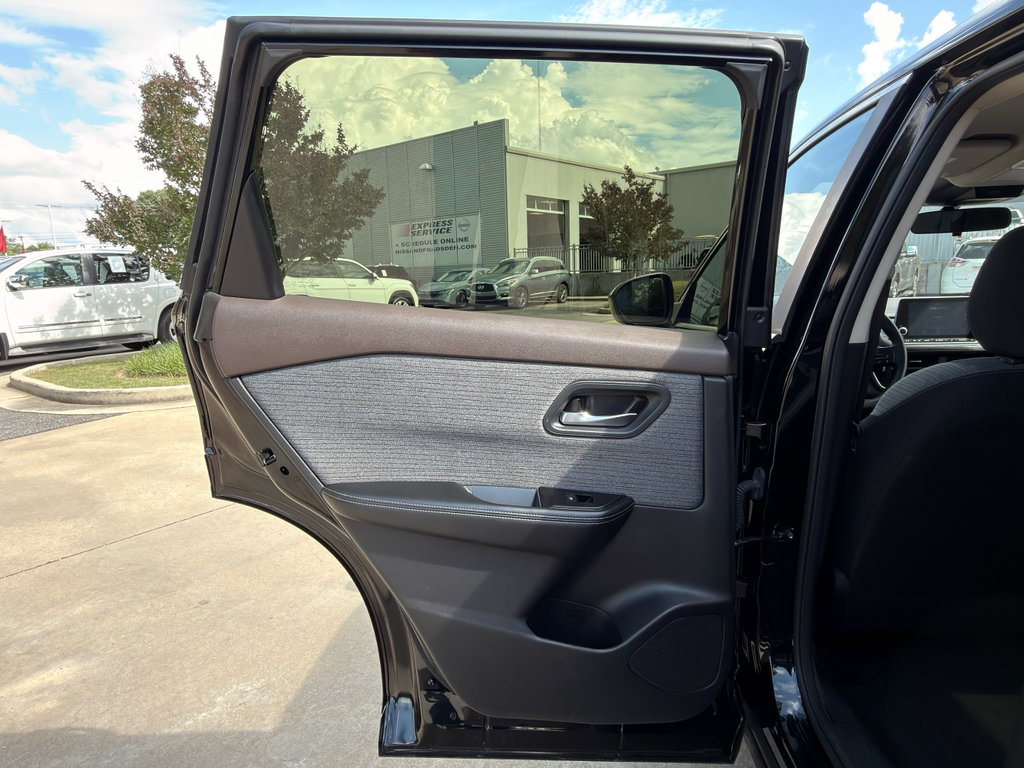 Certified 2023 Nissan Rogue SV FWD image 21
