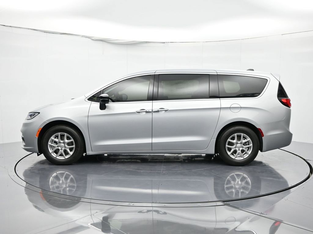 New 2026 Chrysler Pacifica Select FWD image 8