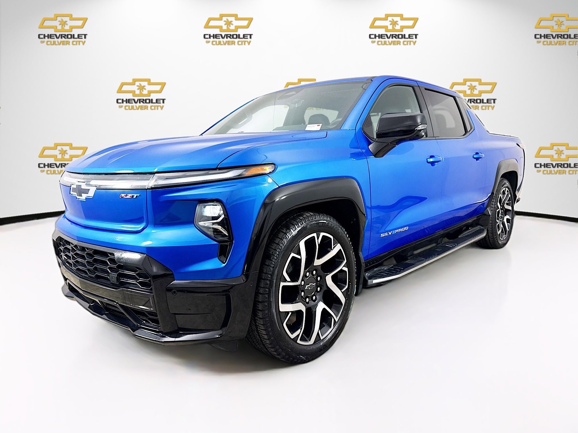 Used 2025 Chevrolet Silverado EV RST AWD/4WD image 3