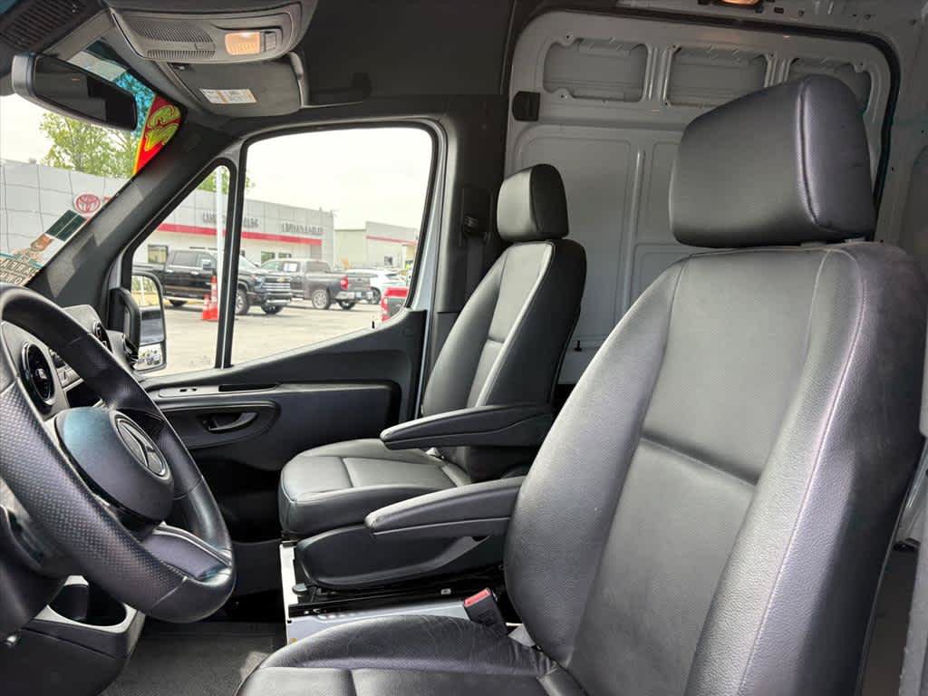 Used 2025 Mercedes-Benz Sprinter 2500 image 22