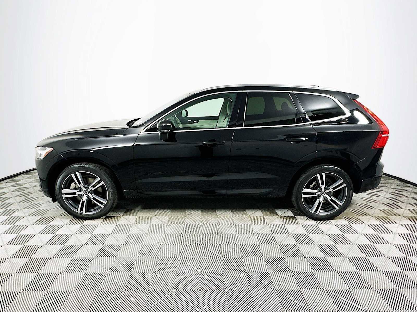 Used 2019 Volvo XC60 T6 Momentum w/ Multimedia Package image 4