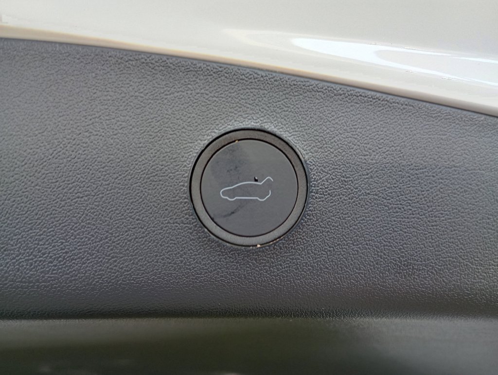 Used 2023 Tesla Model 3 Standard Range RWD image 33