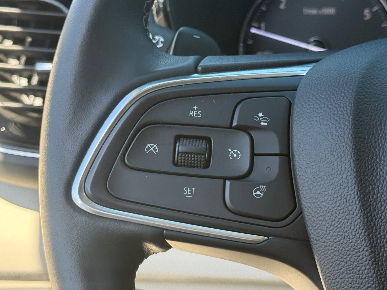 Used 2022 Buick Envision Avenir w/ Technology Package II FWD image 14