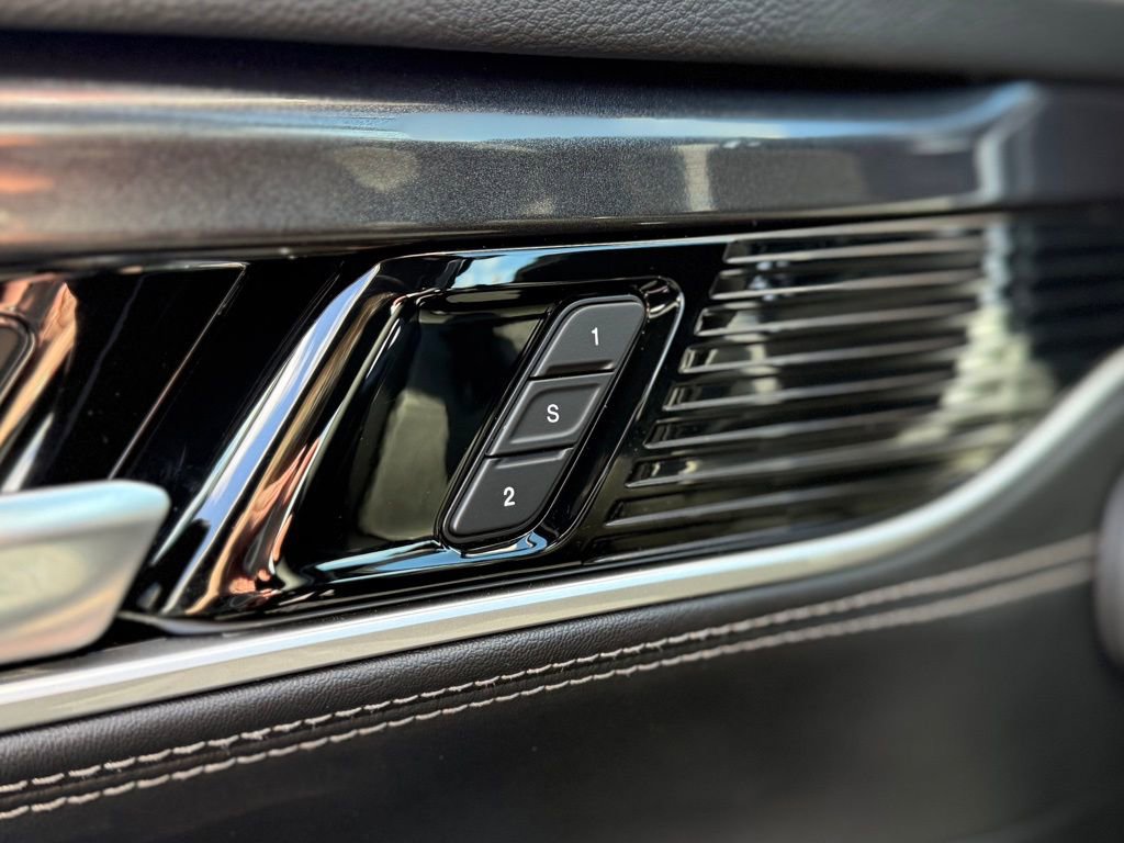 Used 2024 Jeep Wagoneer L Series II w/ Flexible Seating Group image 22