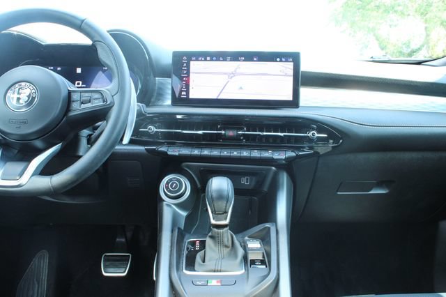 Used 2025 Alfa Romeo Tonale w/ Premium Package AWD/4WD image 17
