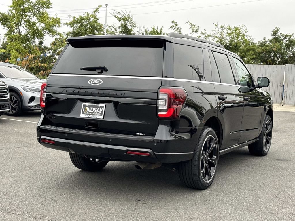 Used 2024 Ford Expedition Limited AWD/4WD image 3