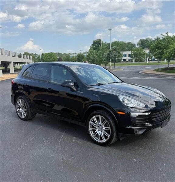 Used 2017 Porsche Cayenne Platinum Edition w/ Premium Package (PJV) AWD/4WD image 4